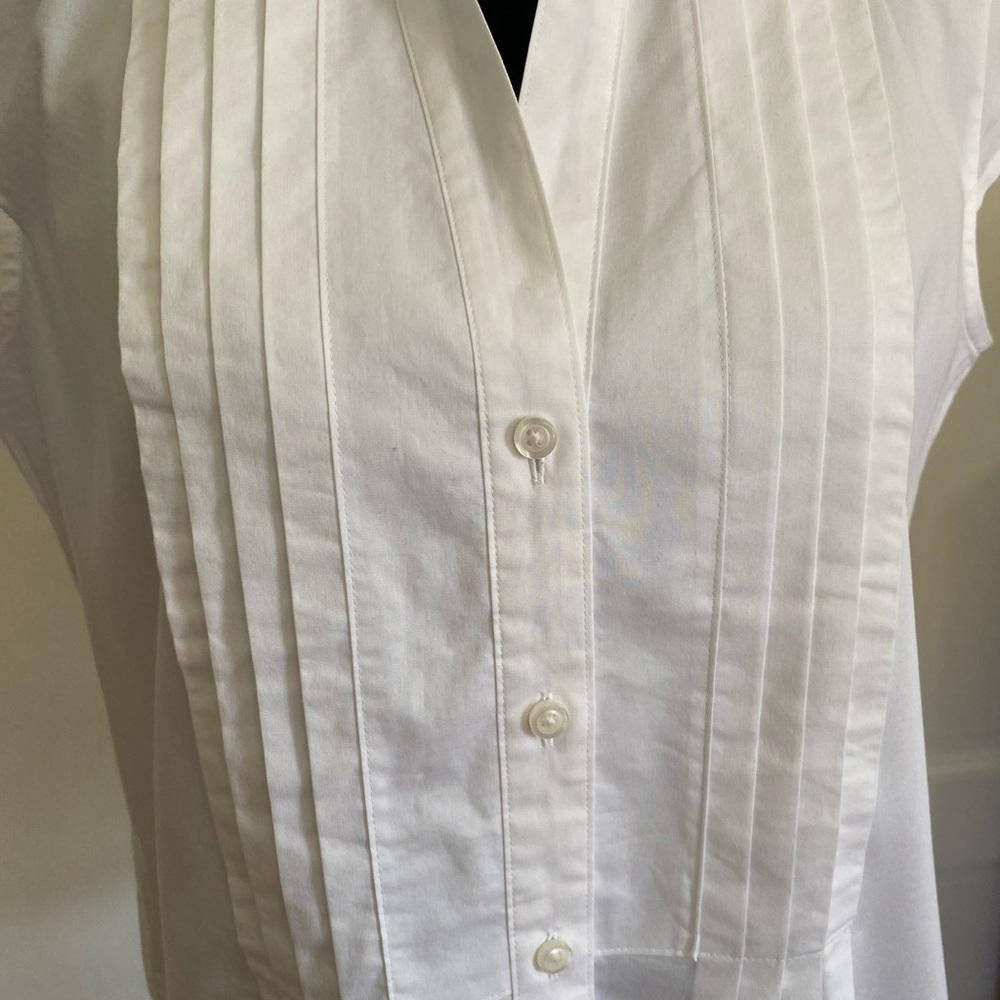 Brooks Brothers White Button Down Short Sleeved Pleated Peplum Top. - Picture 2 of 10